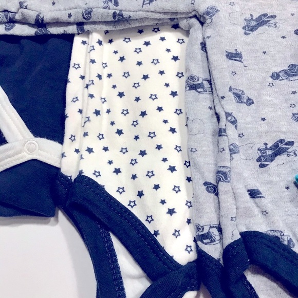 6-piece bundle 0-3 & 6 months onesies - Picture 3 of 9